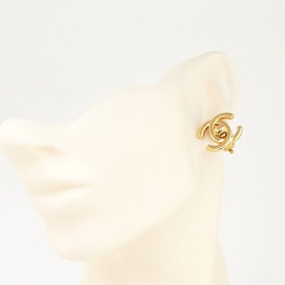 CHANEL CC logos Turnlock Clip-On Earrings Gold Tone 96A Auth w/Box #00109-4 - Picture 3 of 6